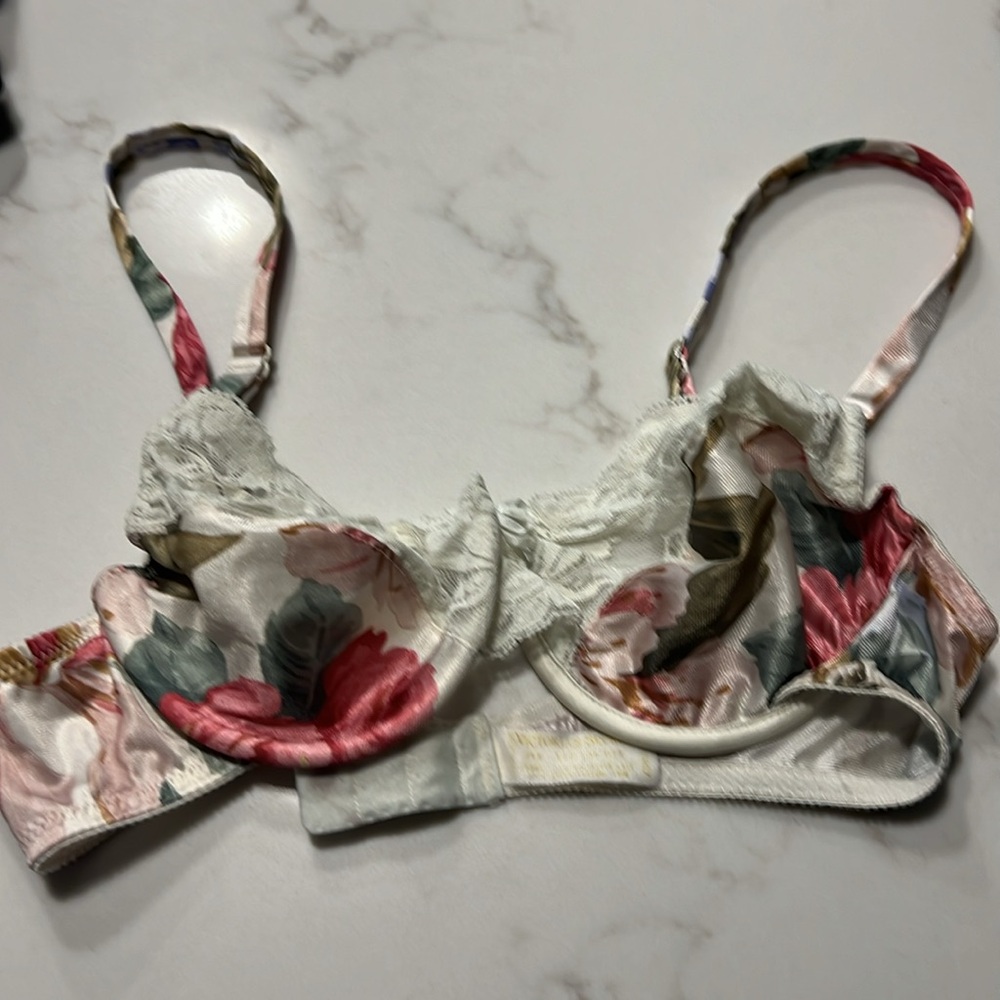 Bundle Victoria's Secret Sophisticated & Sexy Bras; Jockey Sport | 32A, 32B, 34A - Picture 11 of 11